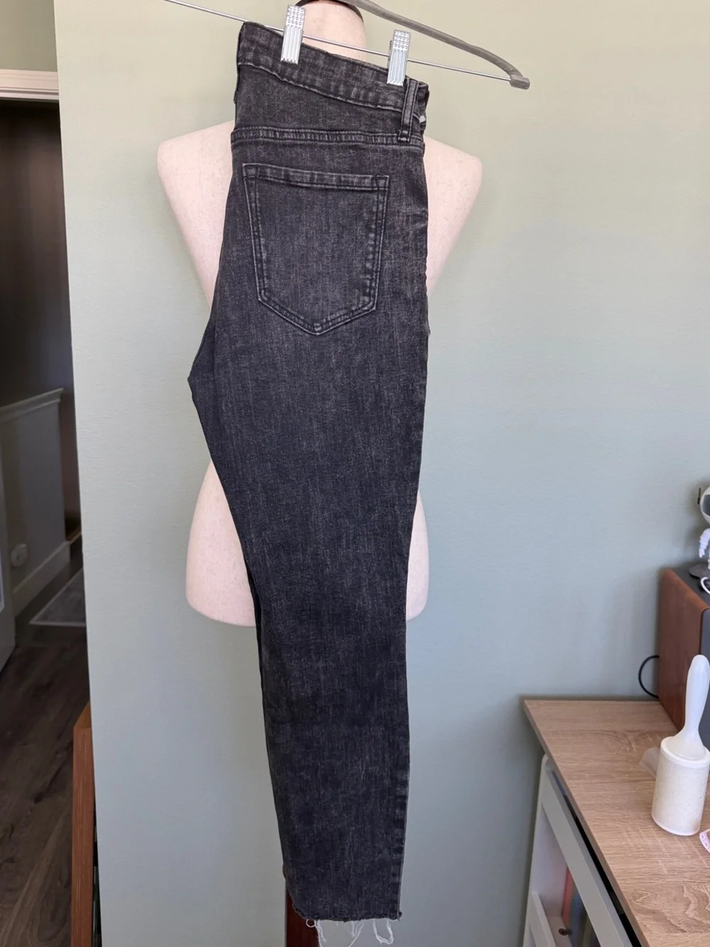 Old Navy Rock Star Super Skinny Black Washed Distressed Jeans - Picture 3 of 4